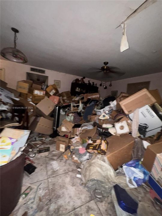 For Sale: $185,000 (2 beds, 2 baths, 1112 Square Feet)