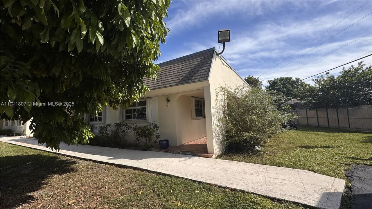 For Sale: $185,000 (2 beds, 2 baths, 1112 Square Feet)