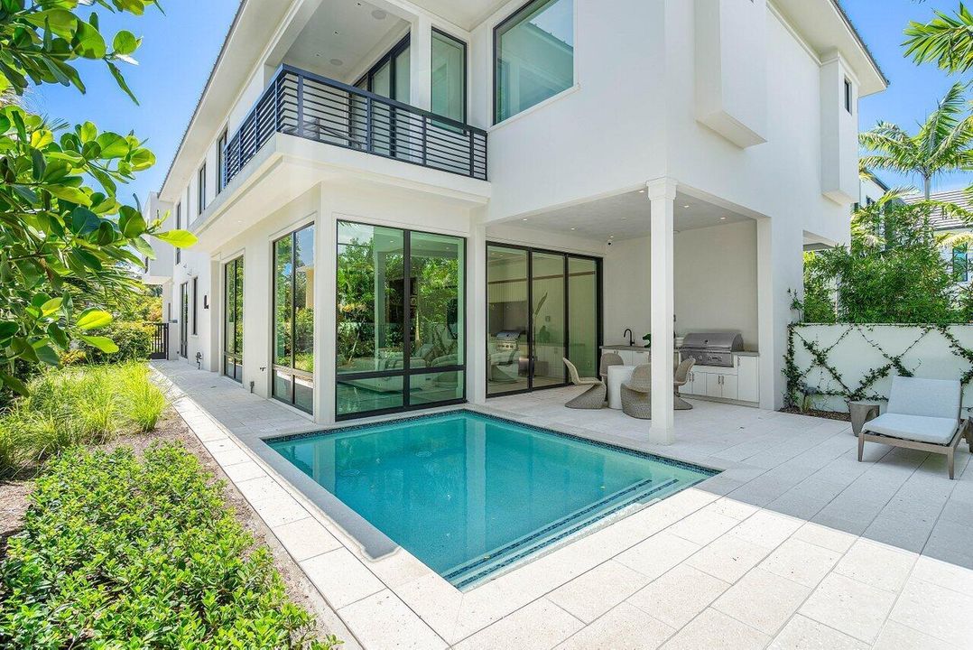 Private Pool & Outdoor kitchen