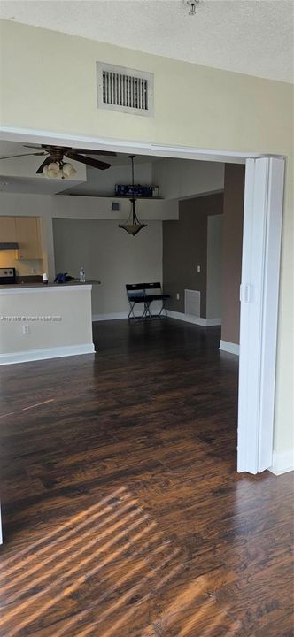 Active With Contract: $2,100 (1 beds, 1 baths, 0 Square Feet)