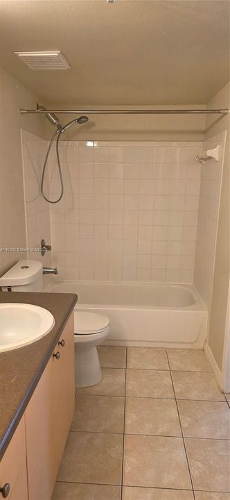 Active With Contract: $2,100 (1 beds, 1 baths, 0 Square Feet)