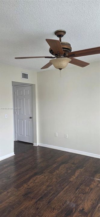 Active With Contract: $2,100 (1 beds, 1 baths, 0 Square Feet)