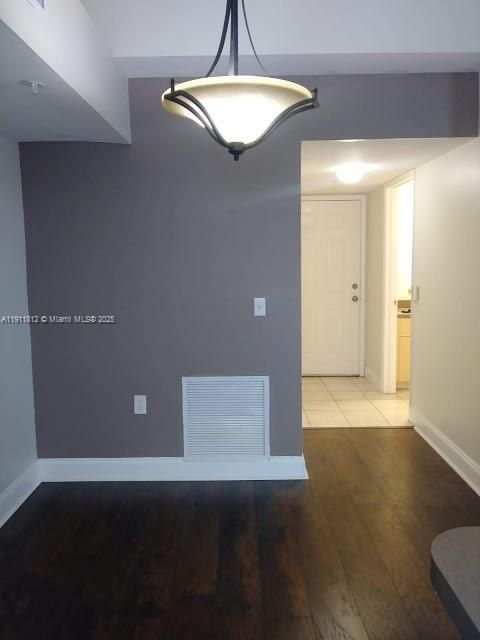 Active With Contract: $2,100 (1 beds, 1 baths, 0 Square Feet)