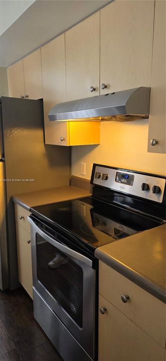 Active With Contract: $2,100 (1 beds, 1 baths, 0 Square Feet)