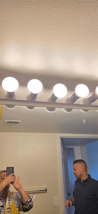 Active With Contract: $2,100 (1 beds, 1 baths, 0 Square Feet)