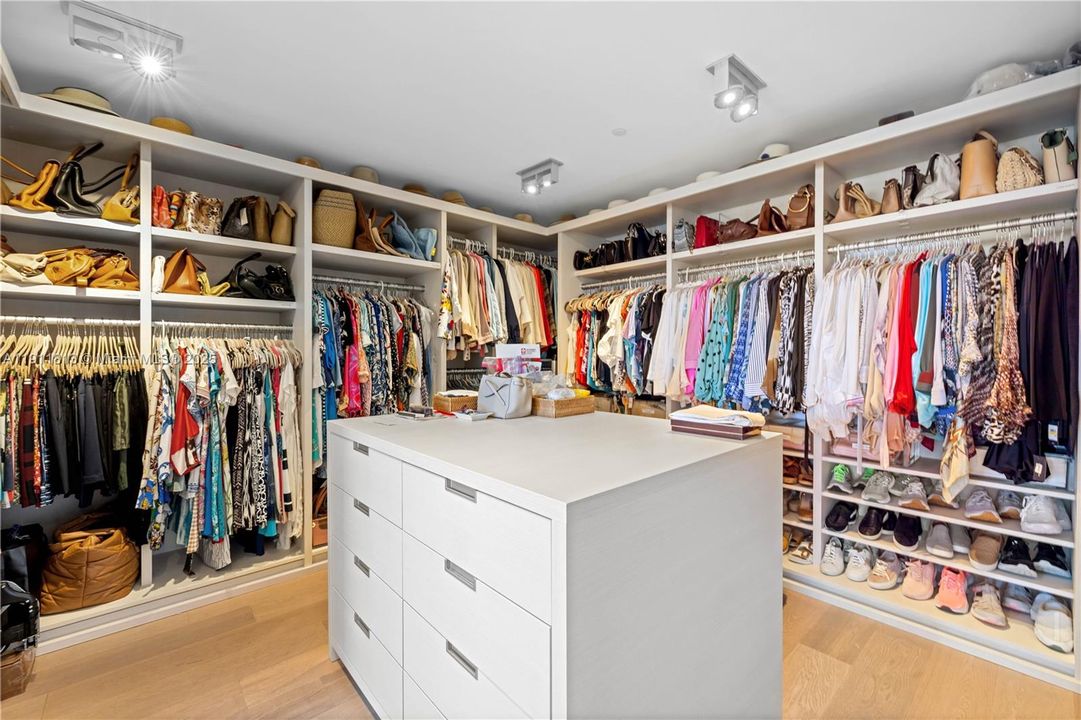 For Sale: $9,099,000 (4 beds, 6 baths, 3798 Square Feet)