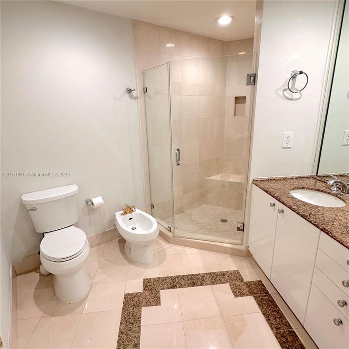 For Rent: $7,900 (1 beds, 1 baths, 1160 Square Feet)