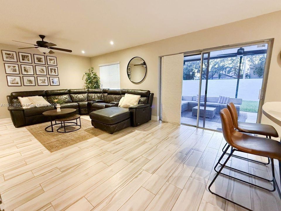 Active With Contract: $3,650 (3 beds, 2 baths, 1529 Square Feet)