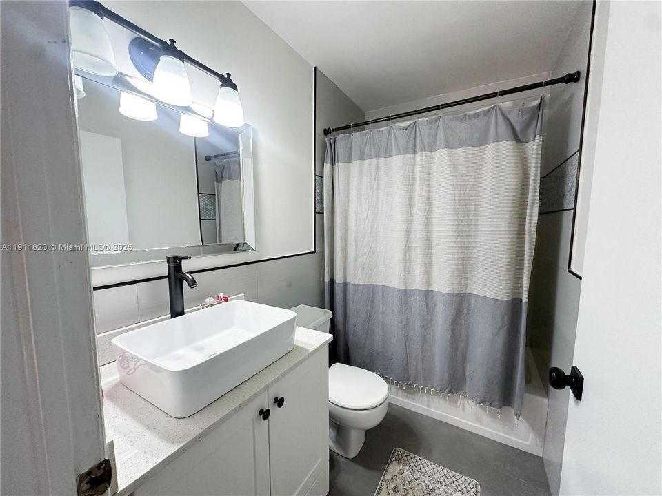 Active With Contract: $3,650 (3 beds, 2 baths, 1529 Square Feet)