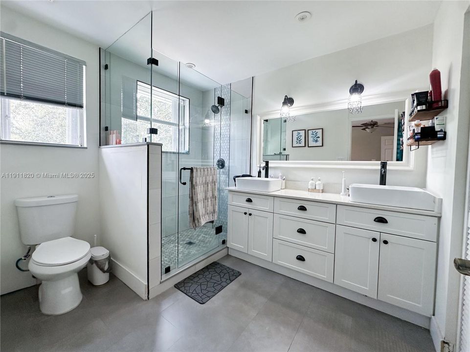 Active With Contract: $3,650 (3 beds, 2 baths, 1529 Square Feet)