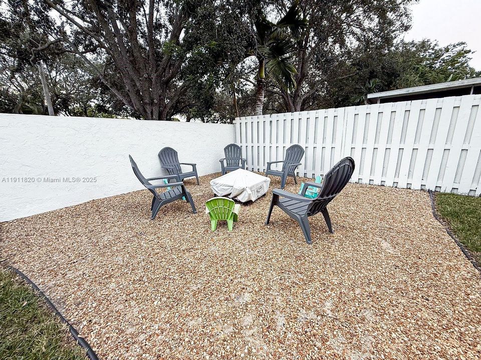 Active With Contract: $3,650 (3 beds, 2 baths, 1529 Square Feet)