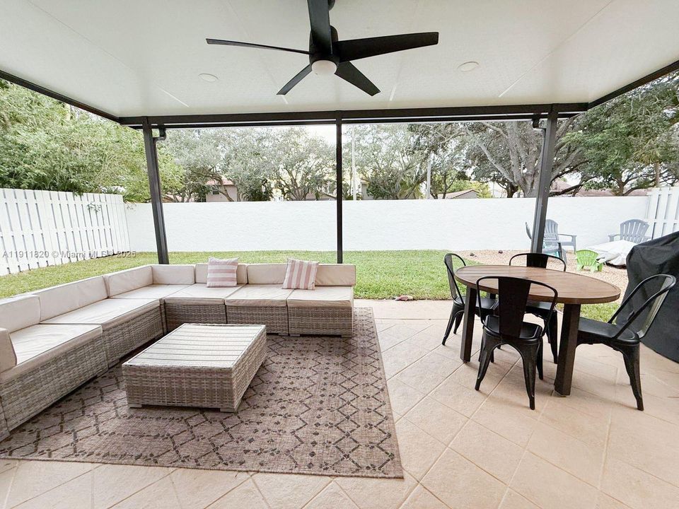 Active With Contract: $3,650 (3 beds, 2 baths, 1529 Square Feet)