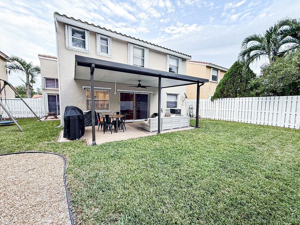 Active With Contract: $3,650 (3 beds, 2 baths, 1529 Square Feet)