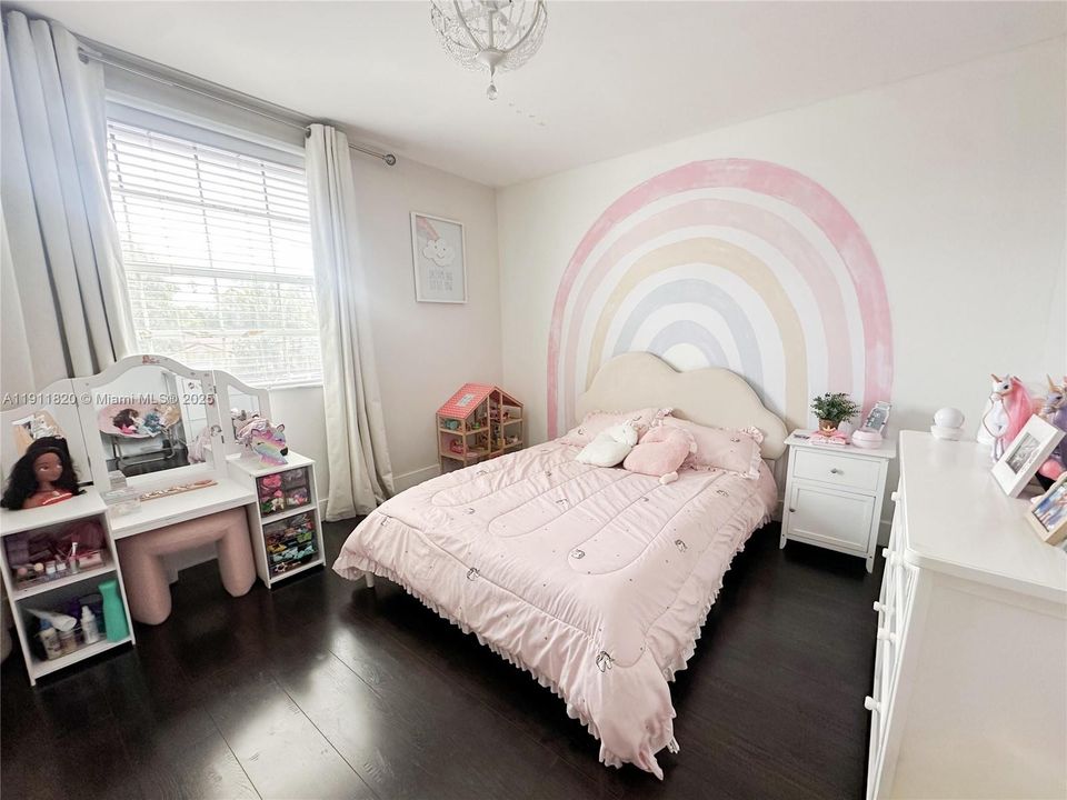 Active With Contract: $3,650 (3 beds, 2 baths, 1529 Square Feet)