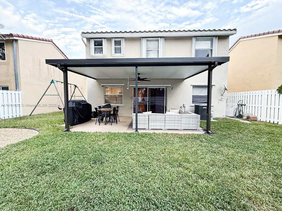 Active With Contract: $3,650 (3 beds, 2 baths, 1529 Square Feet)
