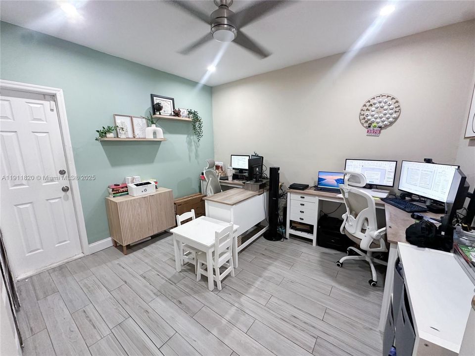 Active With Contract: $3,650 (3 beds, 2 baths, 1529 Square Feet)