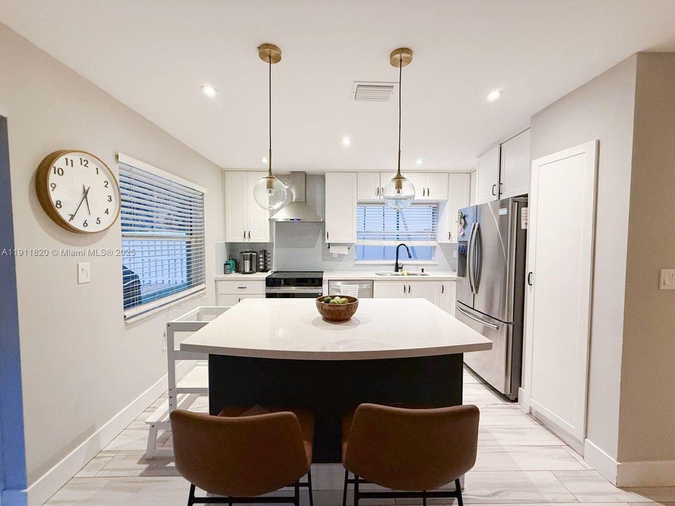 Active With Contract: $3,650 (3 beds, 2 baths, 1529 Square Feet)