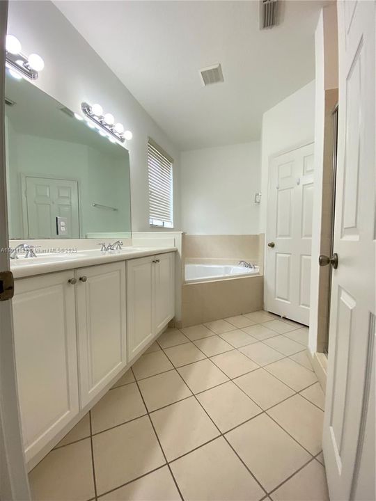 Recently Rented: $3,500 (3 beds, 2 baths, 1854 Square Feet)