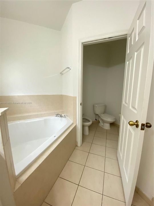 Recently Rented: $3,500 (3 beds, 2 baths, 1854 Square Feet)