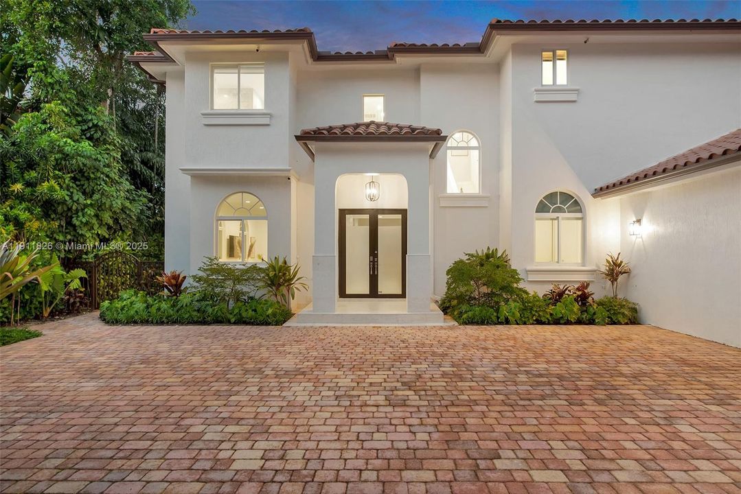 For Sale: $2,699,000 (5 beds, 4 baths, 3128 Square Feet)