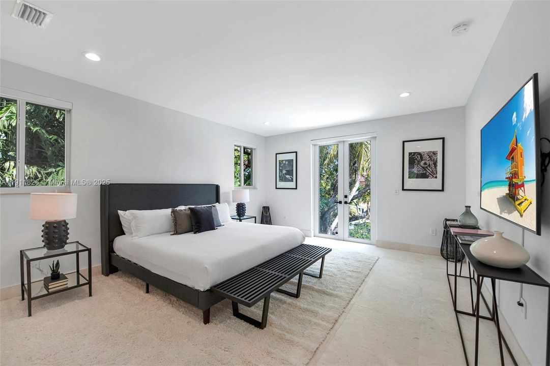 For Sale: $2,699,000 (5 beds, 4 baths, 3128 Square Feet)