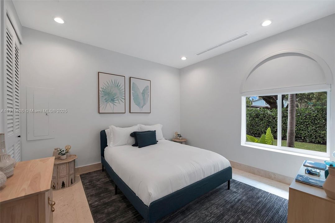 For Sale: $2,699,000 (5 beds, 4 baths, 3128 Square Feet)