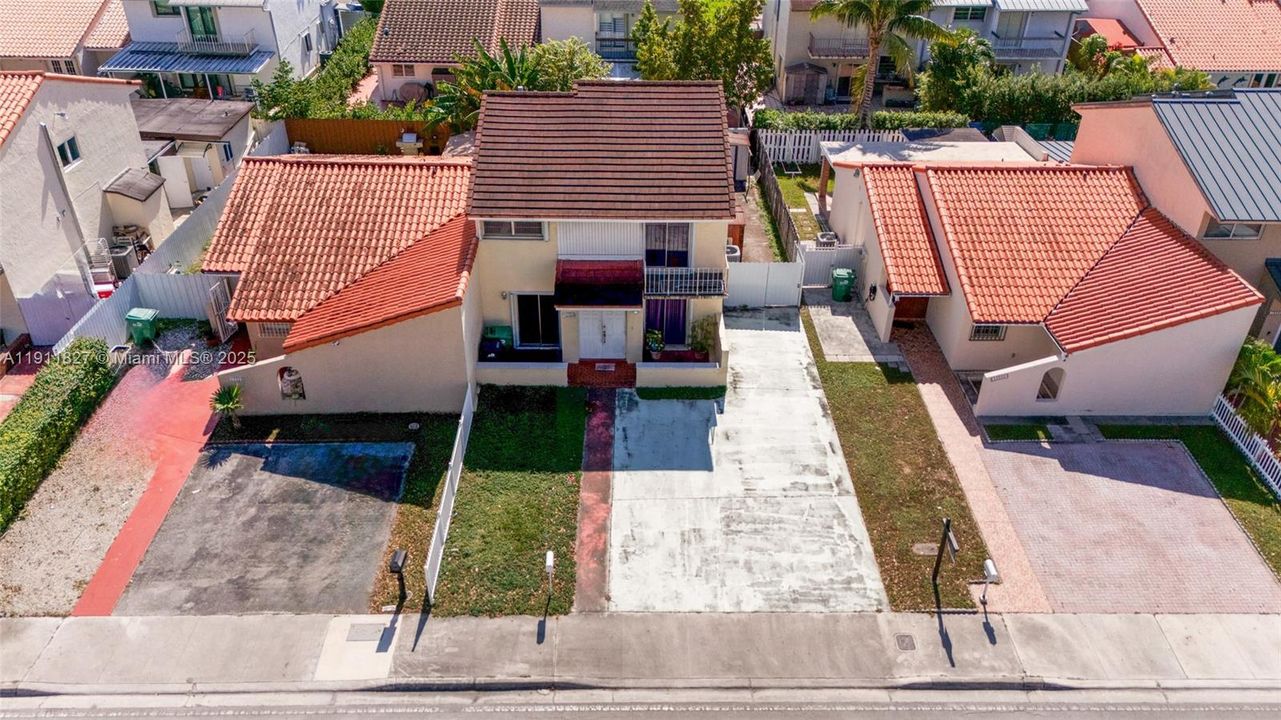 Active With Contract: $549,900 (3 beds, 2 baths, 1796 Square Feet)