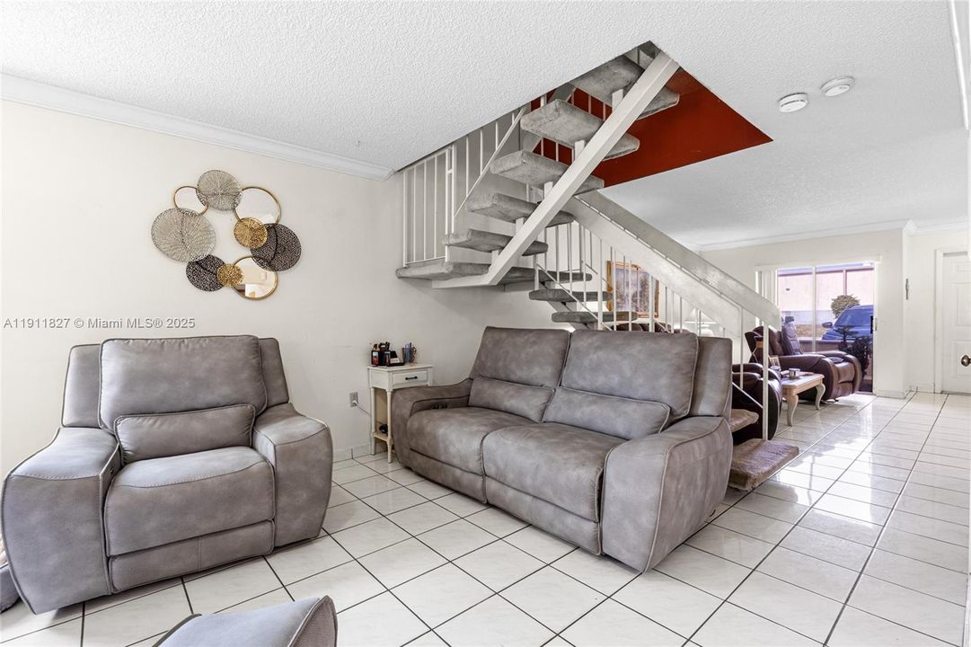 Active With Contract: $549,900 (3 beds, 2 baths, 1796 Square Feet)