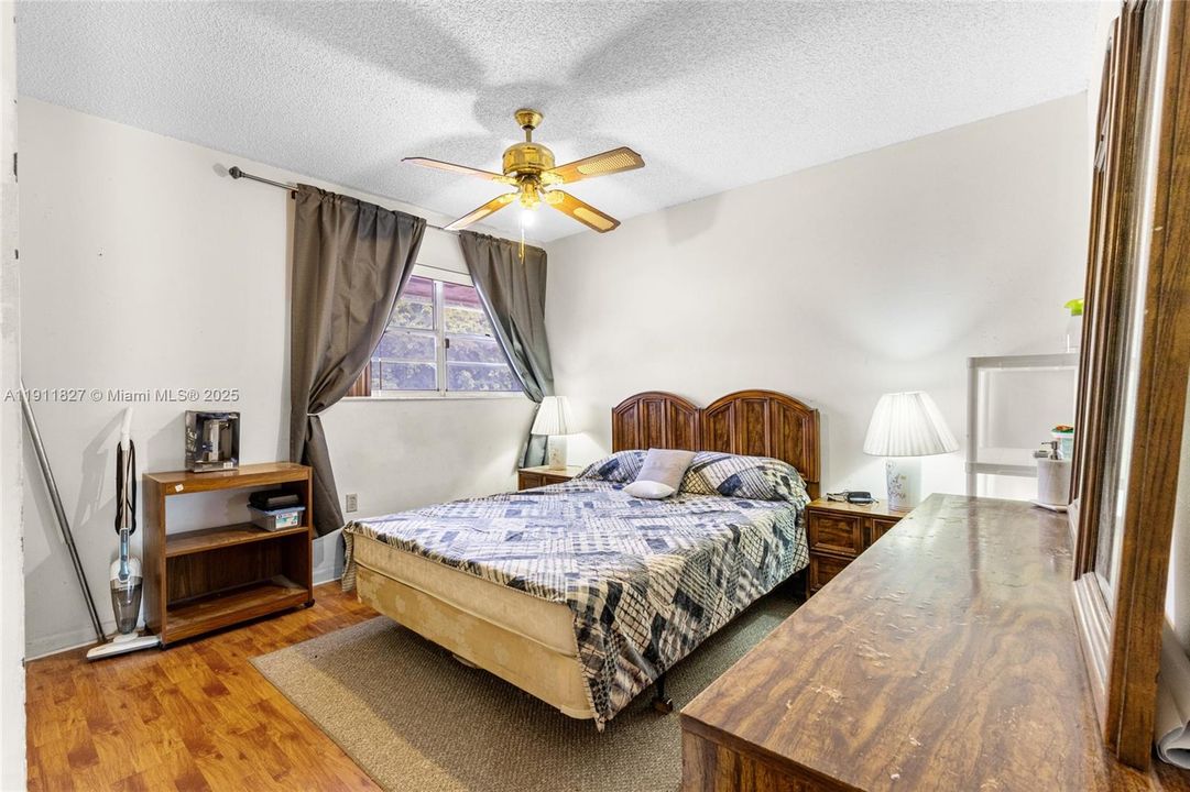 Active With Contract: $549,900 (3 beds, 2 baths, 1796 Square Feet)