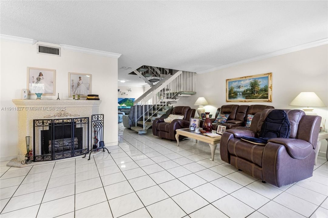 Active With Contract: $549,900 (3 beds, 2 baths, 1796 Square Feet)