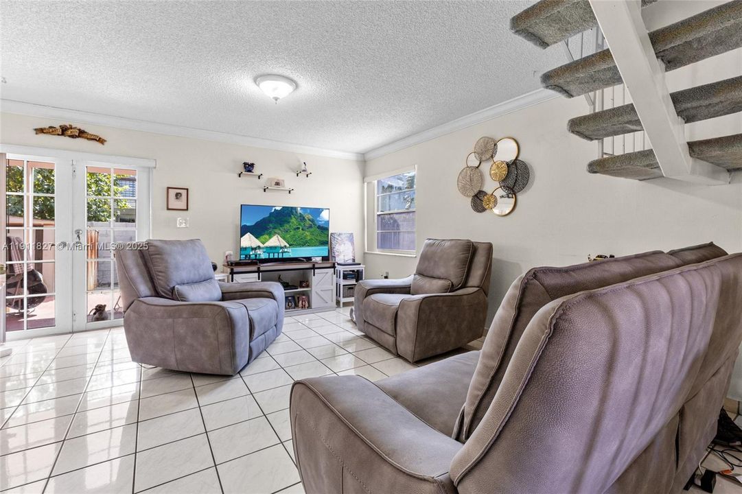 Active With Contract: $549,900 (3 beds, 2 baths, 1796 Square Feet)