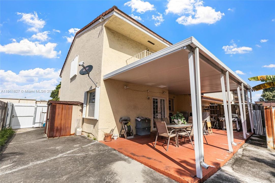 Active With Contract: $549,900 (3 beds, 2 baths, 1796 Square Feet)