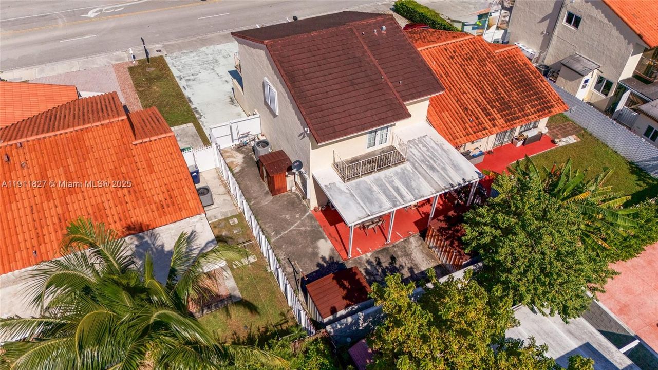 Active With Contract: $549,900 (3 beds, 2 baths, 1796 Square Feet)