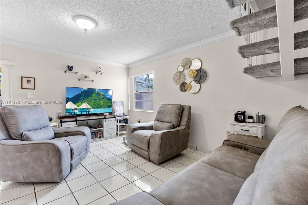 Active With Contract: $549,900 (3 beds, 2 baths, 1796 Square Feet)