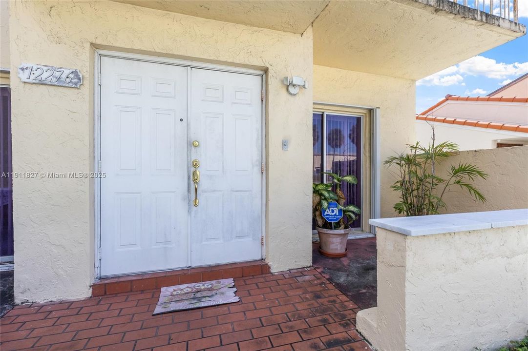 Active With Contract: $549,900 (3 beds, 2 baths, 1796 Square Feet)