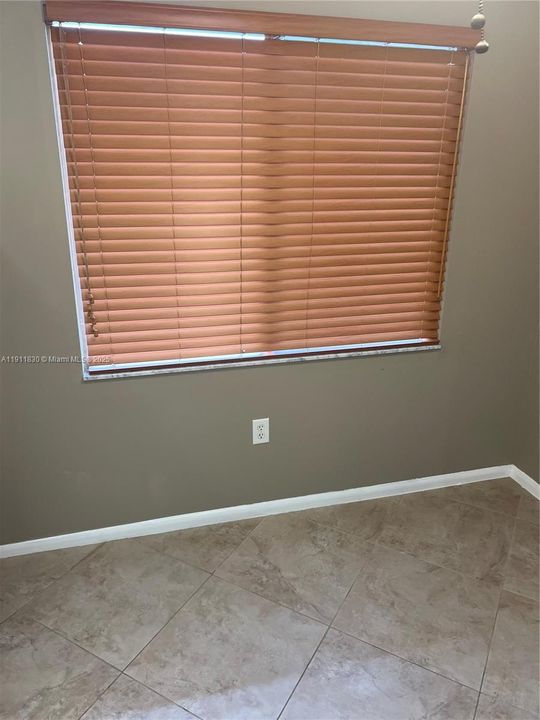 KITCHEN Window shades