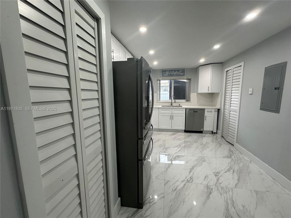 For Sale: $835,000 (5 beds, 4 baths, 2262 Square Feet)