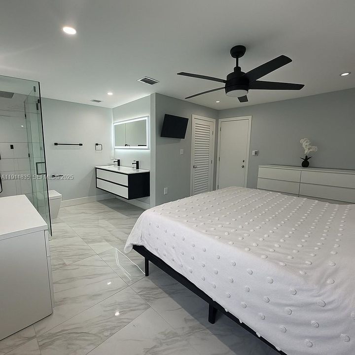 For Sale: $835,000 (5 beds, 4 baths, 2262 Square Feet)