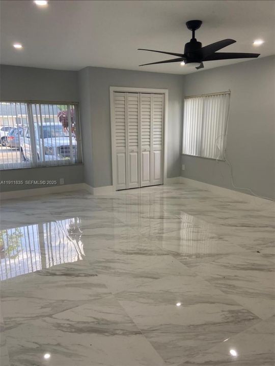 For Sale: $835,000 (5 beds, 4 baths, 2262 Square Feet)