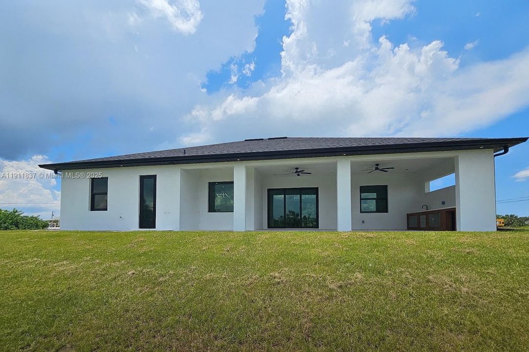 For Sale: $498,900 (4 beds, 3 baths, 1789 Square Feet)