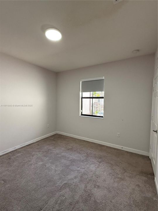 Active With Contract: $3,250 (3 beds, 2 baths, 1621 Square Feet)