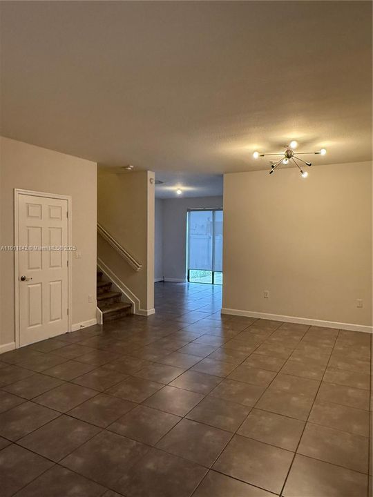 Active With Contract: $3,250 (3 beds, 2 baths, 1621 Square Feet)