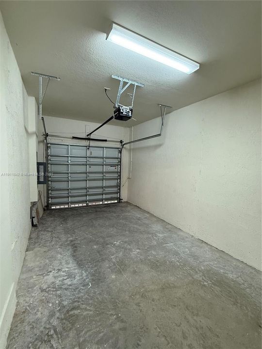 Active With Contract: $3,250 (3 beds, 2 baths, 1621 Square Feet)