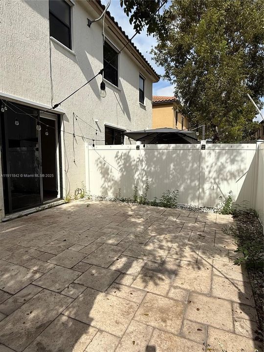 Active With Contract: $3,250 (3 beds, 2 baths, 1621 Square Feet)