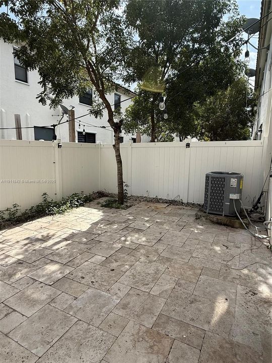 Active With Contract: $3,250 (3 beds, 2 baths, 1621 Square Feet)