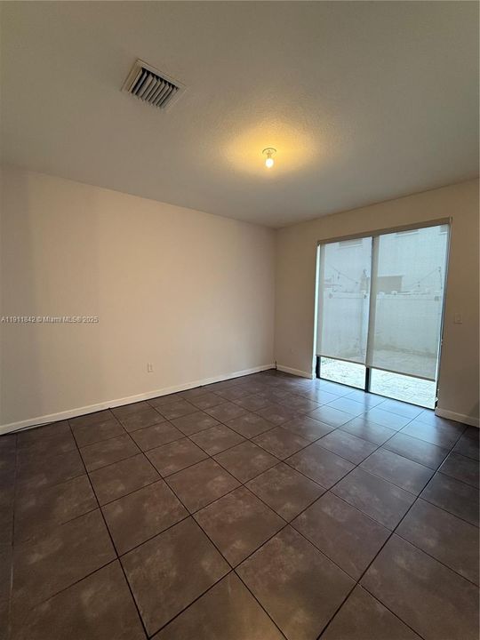 Active With Contract: $3,250 (3 beds, 2 baths, 1621 Square Feet)