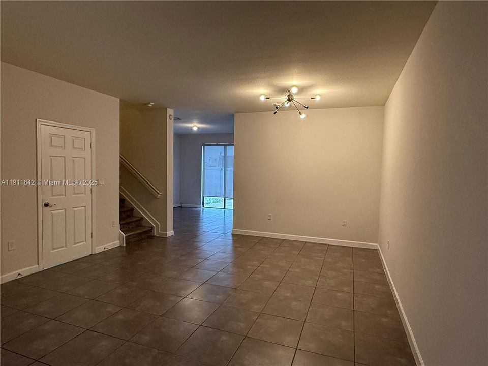 Active With Contract: $3,250 (3 beds, 2 baths, 1621 Square Feet)