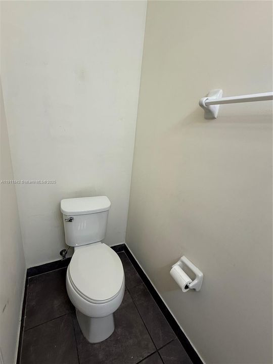 Active With Contract: $3,250 (3 beds, 2 baths, 1621 Square Feet)