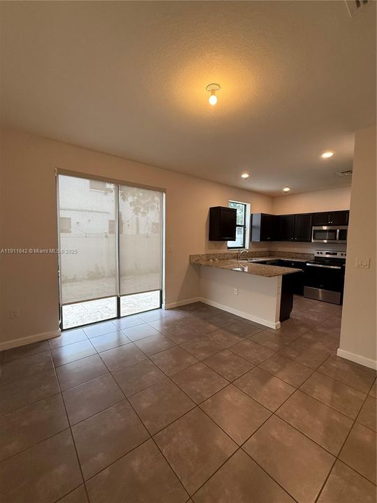Active With Contract: $3,250 (3 beds, 2 baths, 1621 Square Feet)