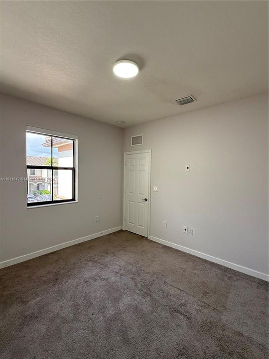 Active With Contract: $3,250 (3 beds, 2 baths, 1621 Square Feet)